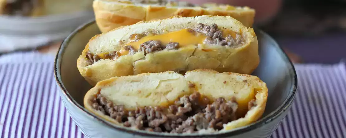 7 rețete făcute cu aluat de pizza (care nu sunt pizza) care sunt absurd de delicioase