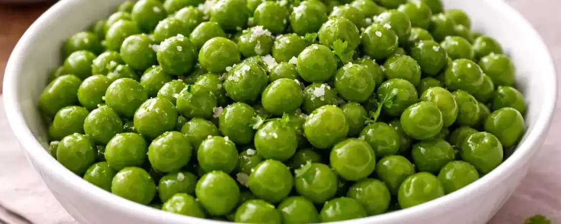 Cum gătesc mazărea proaspătă? Sfaturi pentru a le păstra fragede și verzi