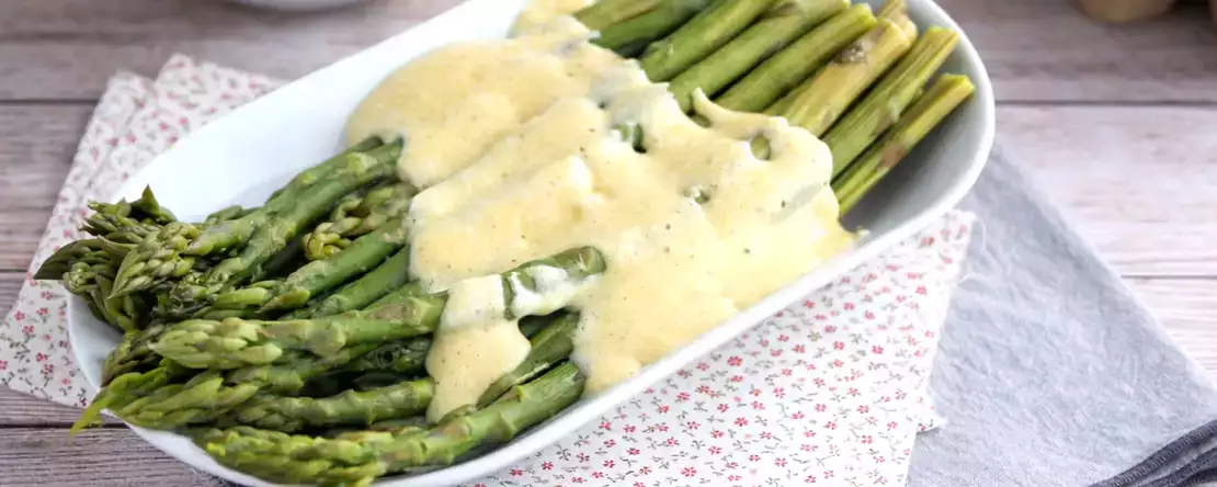 3 sosuri care pun în valoare sparanghelul verde fără a-i masca aroma