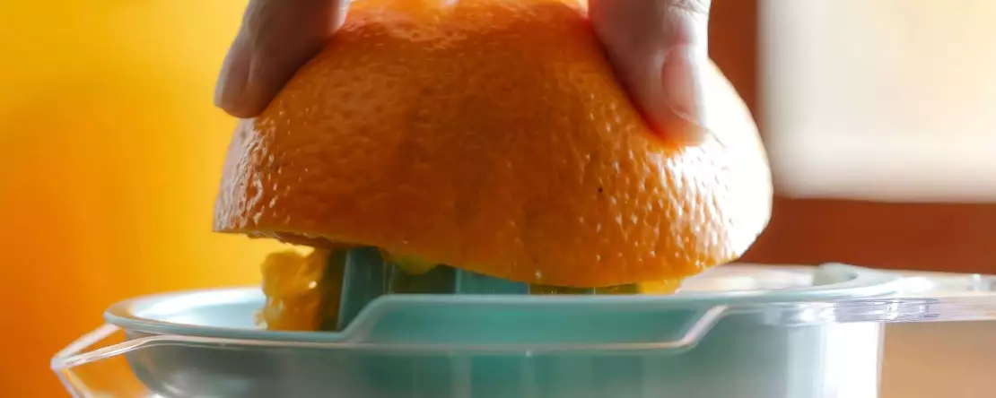 Sucul de portocale chiar te îngrașă? Ce trebuie să știi înainte de a-l alunga de la micul tău dejun