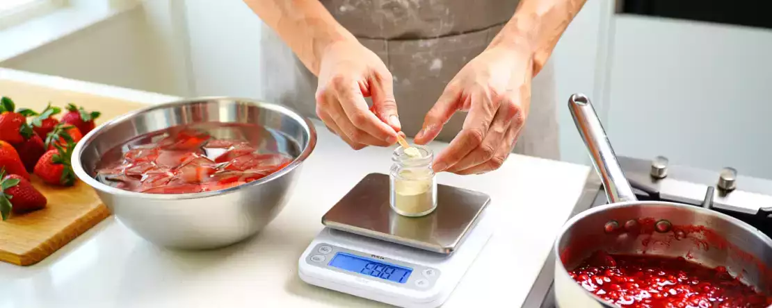 Agar-agar sau gelatină: cum faceți conversia fără să vă stricați deserturile?
