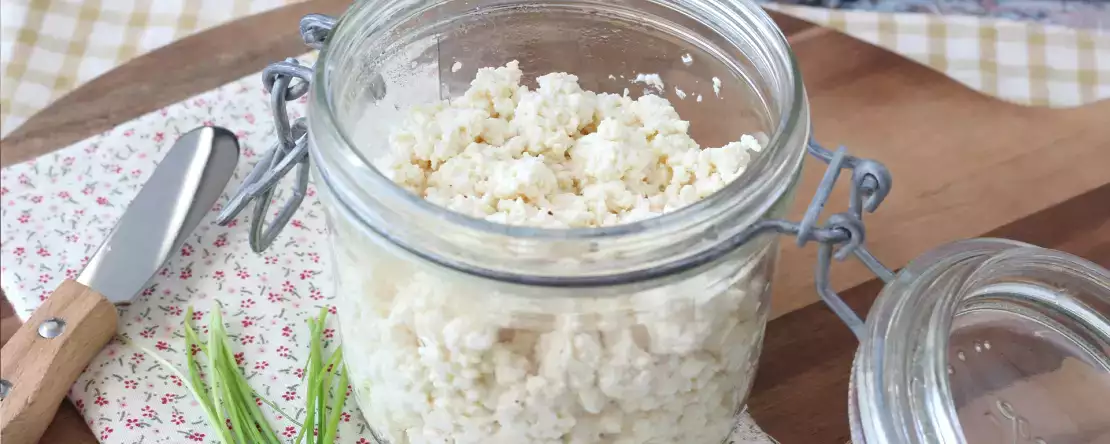 Cum se prepară brânza cottage acasă? Rețeta cu doar două ingrediente, extrem de ieftină!