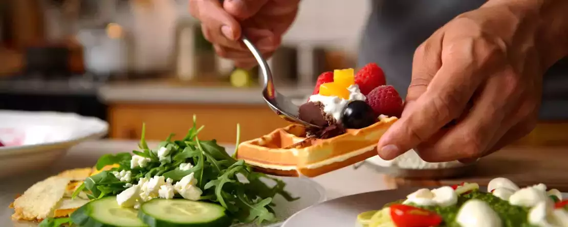 Meniul zilei, 10 iulie: Sandwich cu pepene, paste reci cu pesto și vafe delicioase