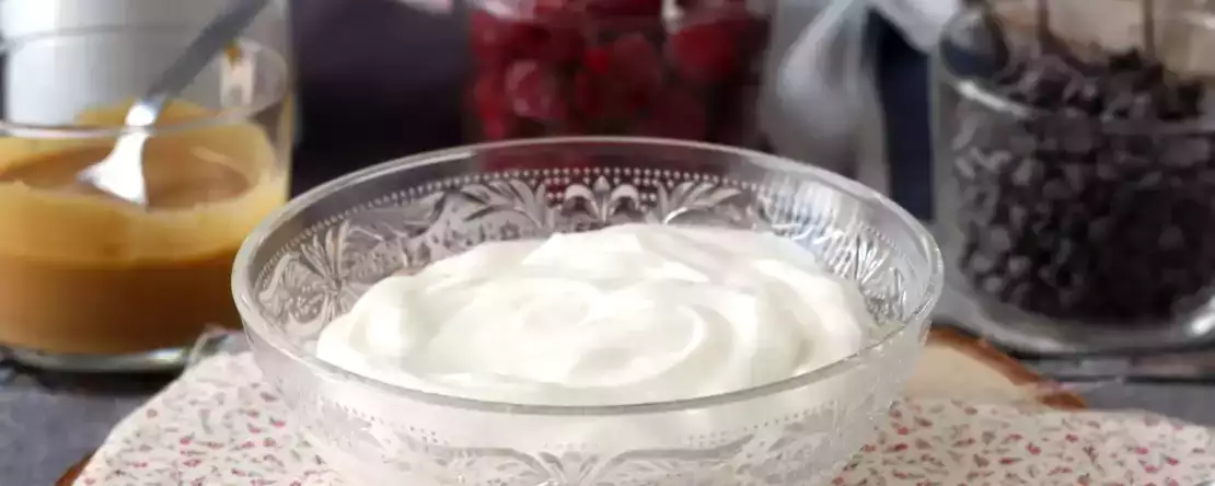 Skyr vs brânză slabă de vaci vs iaurt grecesc: ce oferă mai multe proteine şi mai puține calorii