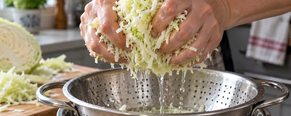 Salata coleslaw lasă apă? Pasul care păstrează varza crocantă