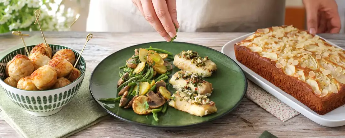 Meniul zilei, 3 octombrie: rulouri crocante cu creveți, cod cu legume și prăjitură cu pere