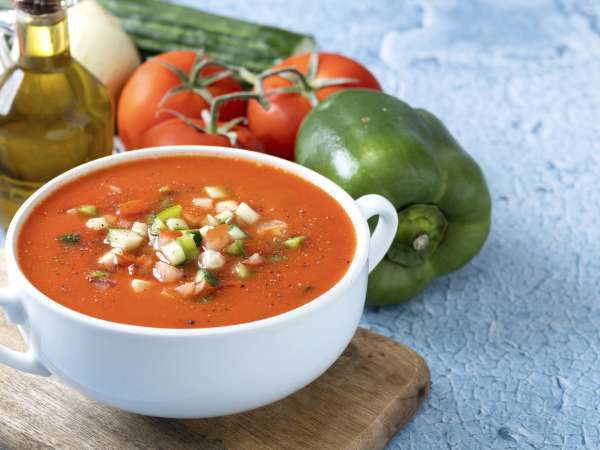 Cinci trucuri simple care transformă un gazpacho andaluz obișnuit într-un bol de prospețime și aromă intensă
