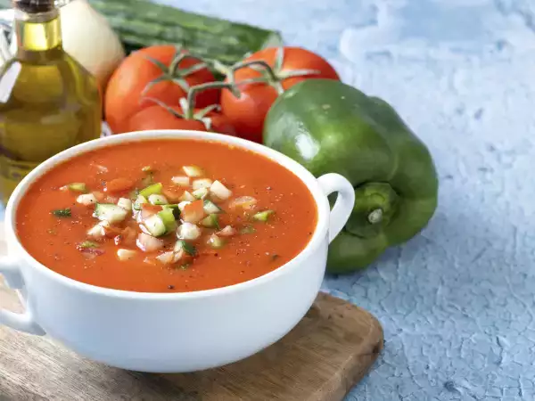 Cinci trucuri simple care transformă un gazpacho andaluz obișnuit într-un bol de prospețime și aromă intensă