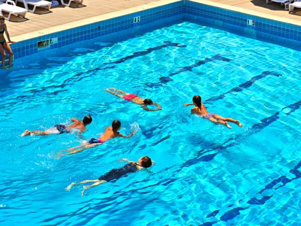 Cum vă adaptați dieta înainte și după înot?