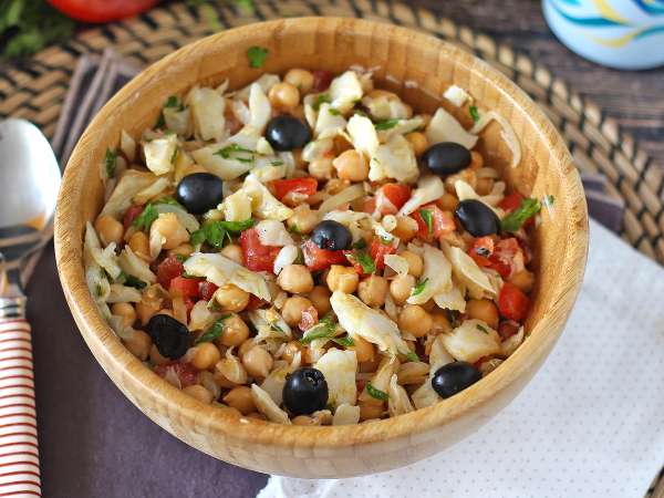 Această salată de năut este tot ce ai nevoie în zilele toride: răcoritoare, rapidă și super nutritivă