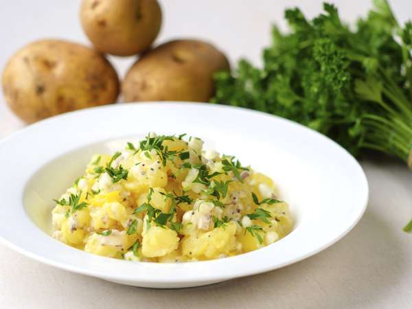 Salata de cartofi perfectă există și se face astfel