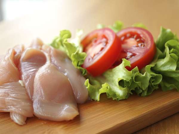 Toxiinfecție alimentară la domiciliu: ce nu vă spune nimeni despre contaminarea încrucișată