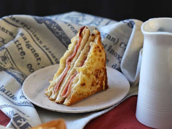 Acest croque-monsieur expres de la airfryer îți va salva prânzurile de la întoarcerea la școală