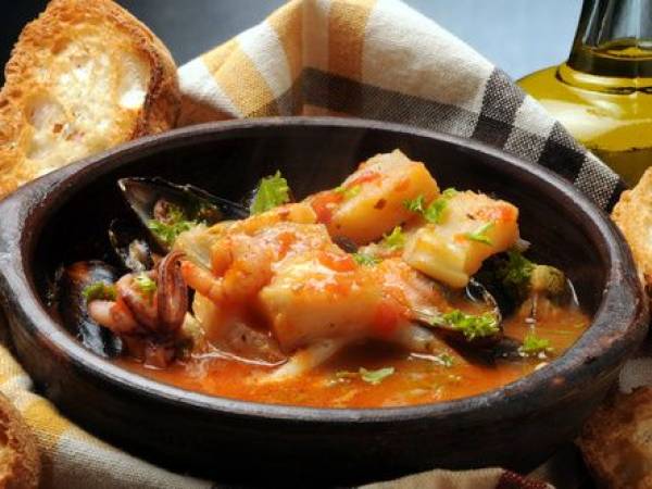 Bouillabaisse – de la mancarea pescarilor, la supa cu renume international