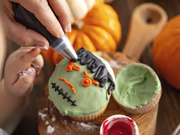 Colorantul îți strică glazura sau ciocolata? 4 greșeli frecvente la deserturile de Halloween
