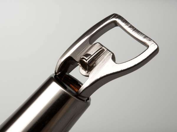 Ați rămas fără tirbușoane? Nu vă faceți griji: aceste tehnici de urgență vă vor salva aperitivele