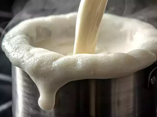 Acel mister cotidian pe care nimeni nu ți l-a explicat vreodată cu adevărat (și care îți face de fiecare dată dezordine în bucătărie)