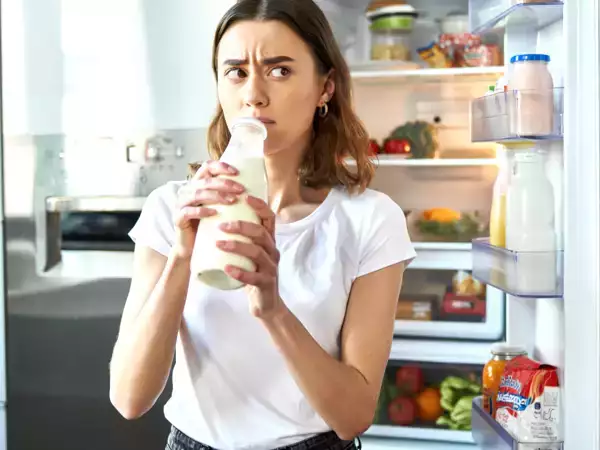 Consumul de lapte rece din sticlă: obiceiul care slăbește sistemul imunitar