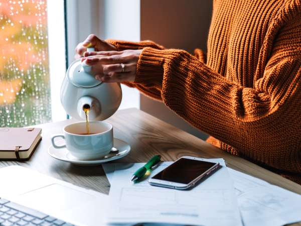 Crezi că te hidratezi în frig... dar este ceaiul într-adevăr un substitut pentru apă?