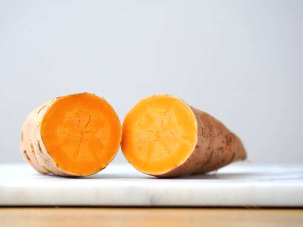 Îmi pot mânca cartoful dulce dacă este încolțit?