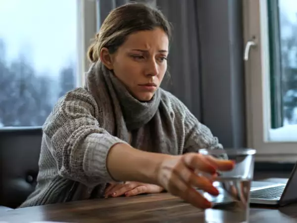 Deshidratarea tăcută: de ce este atât de greu să bei apă în frig și cum să schimbi situația fără efort