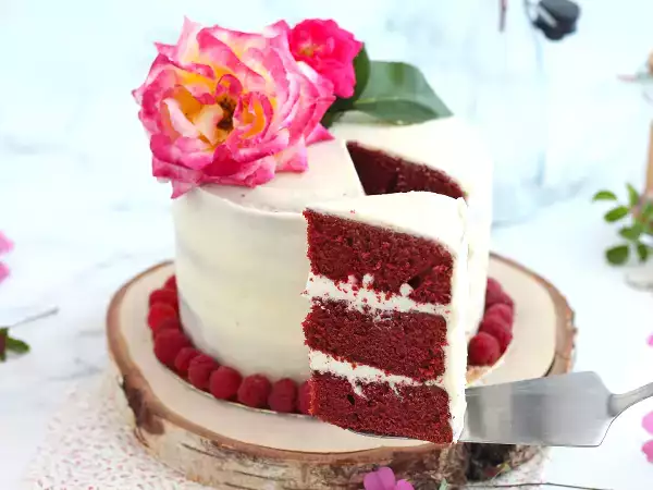 Valentine's Red Velvet Cake: cel mai romantic tort de făcut (roșu, catifelat, irezistibil)