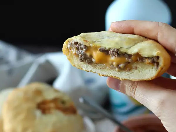 Aceste 10 rețete cu brânză topită înnebunesc pe toată lumea (și veți înțelege în curând de ce)