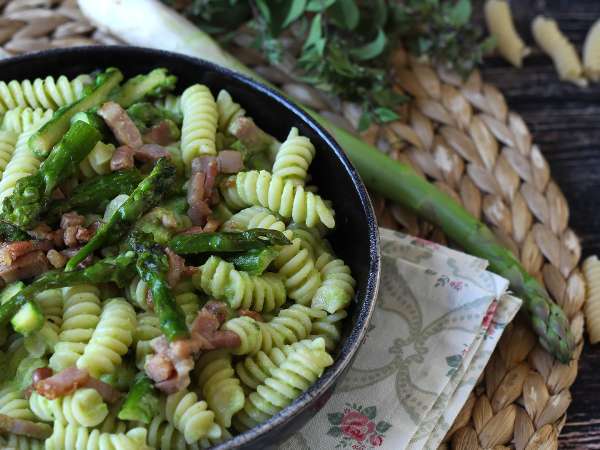 Ce să gătești în martie: 10 rețete de sezon ușoare și surprinzătoare pentru meniul săptămânal