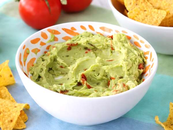 Cel mai bun mod de a păstra guacamole astfel încât să nu se rumenească a doua zi.