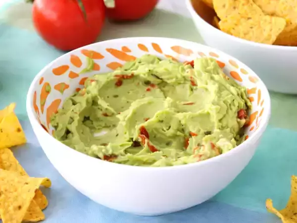 Cel mai bun mod de a păstra guacamole astfel încât să nu se rumenească a doua zi.