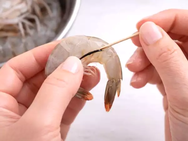 Mănânci creveți cu linie neagră? Aflați ce puteți mânca fără să știți