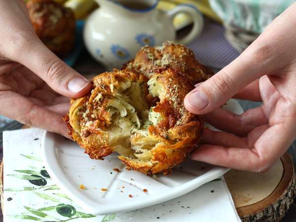 16 rețete cu brânză parmezan: idei simple care au un gust mai bun imediat