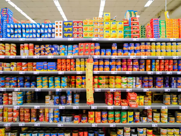 Aceste 10 alimente procesate vă afectează organismul mai repede decât un obicei prost