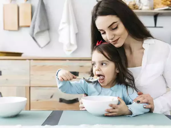 Adevăr sau mit? 6 fraze ale mamei despre mâncare care nu erau pe deplin adevărate