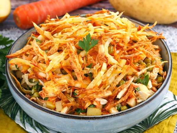 Nu doar pentru vară: 10 salate de primăvară sănătoase, rapide și colorate