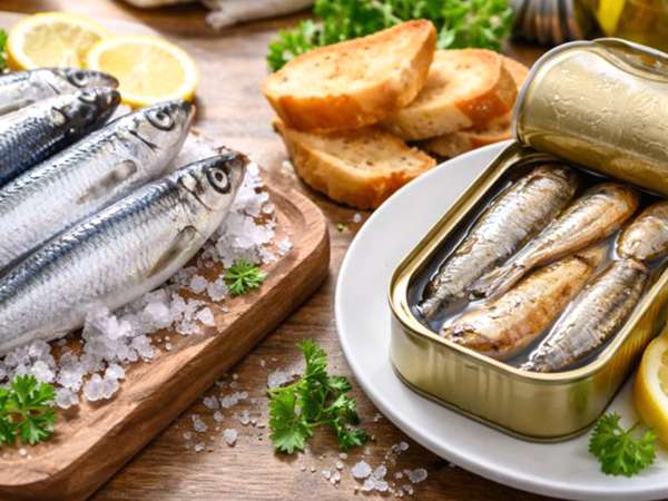 Sardine proaspete și conservate: tot ce trebuie să înțelegeți înainte de a decide ce puneți pe masă