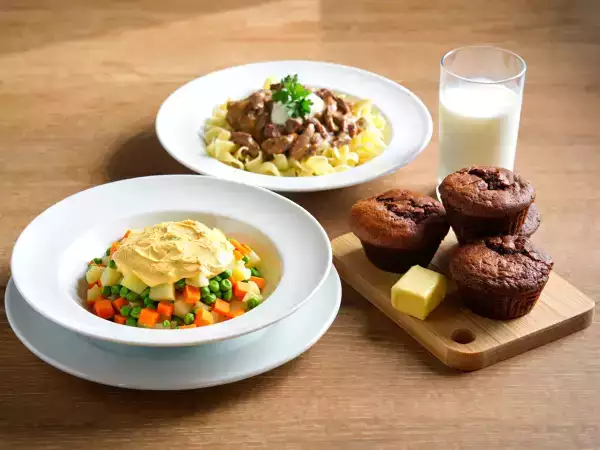 Meniul zilei, 24 aprilie: salată rusească, vita stroganoff și brioșe de ciocolată