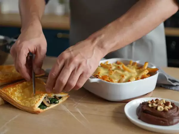 Meniul zilei, 26 aprilie: papucei umpluți, penne gratinate și gianduja de casă