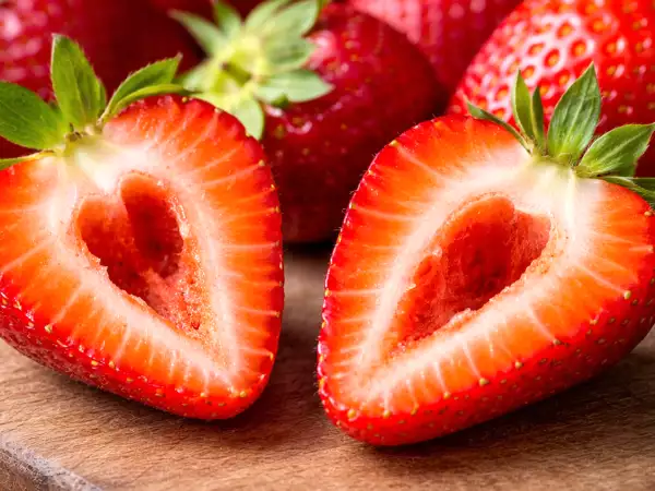 De ce unele căpșuni au găuri în interior? Există un motiv ascuns