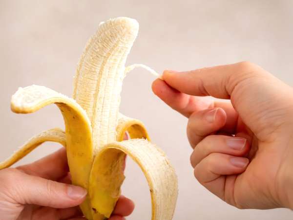 Ce sunt acele fire pe banană și de ce apar tot timpul?