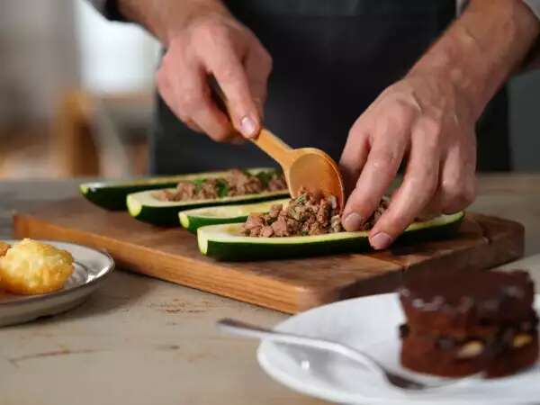 Meniul zilei, 11 mai: aperitiv delicios, fel principal savuros și desert decadent