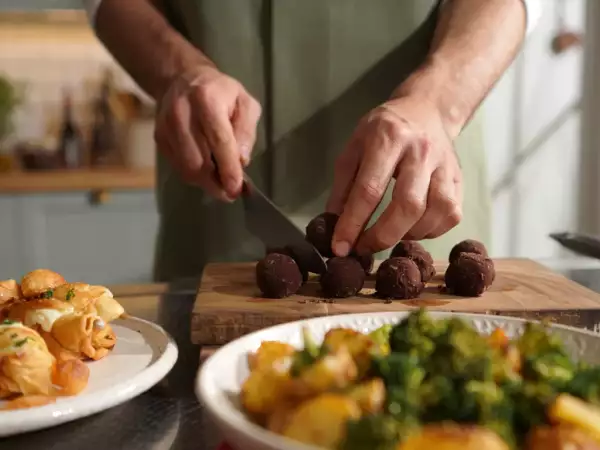 Meniul zilei, 24 mai: aperitive delicioase, fel principal sănătos și desert decadent
