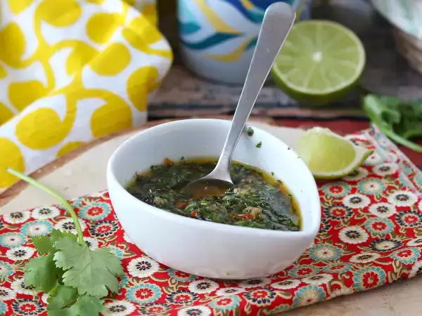 Chimichurri, sosul argentinian care își face loc la grătarele tale: ingrediente și trei sfaturi pentru a-l prepara perfect