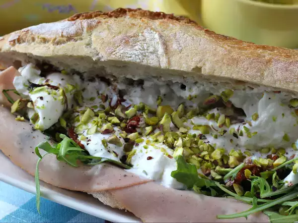 Mortadella, burrata și fistic: de ce această combinație italiană este atât de populară în acest moment