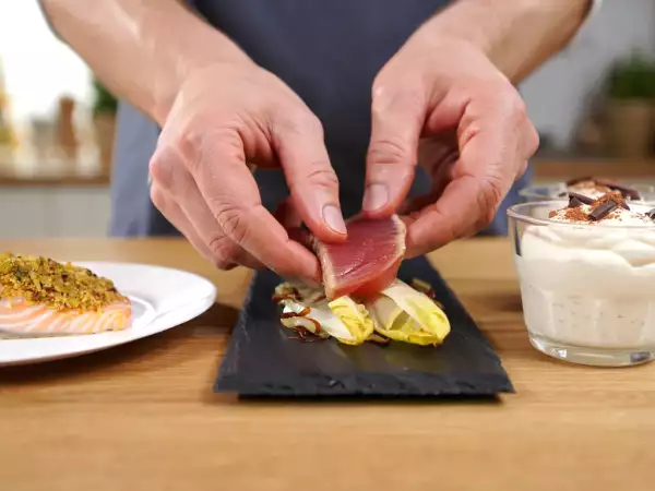 Meniul zilei, 24 iunie: aperitive rapide, somon delicios și un desert cremos