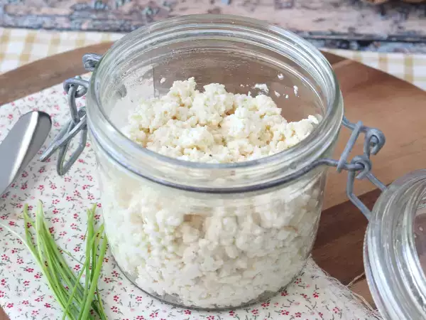 Cum se prepară brânza cottage acasă? Rețeta cu doar două ingrediente, extrem de ieftină!