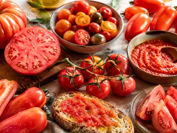 Ce fel de roșie să alegi pentru fiecare rețetă: gazpacho, salată, sos sau pâine cu roșii