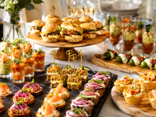 Bufet cu gustări de casă: 28 de rețete mini pentru un aperitiv demn de un catering profesionist