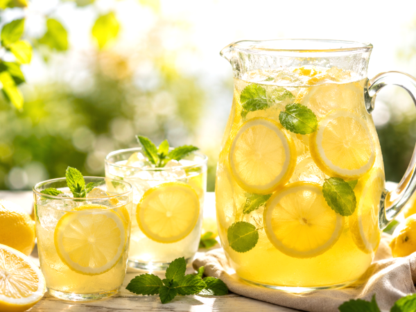 Limonadă proaspătă și irezistibilă: rețeta extrem de simplă pentru a-ți răcori zilele de vară