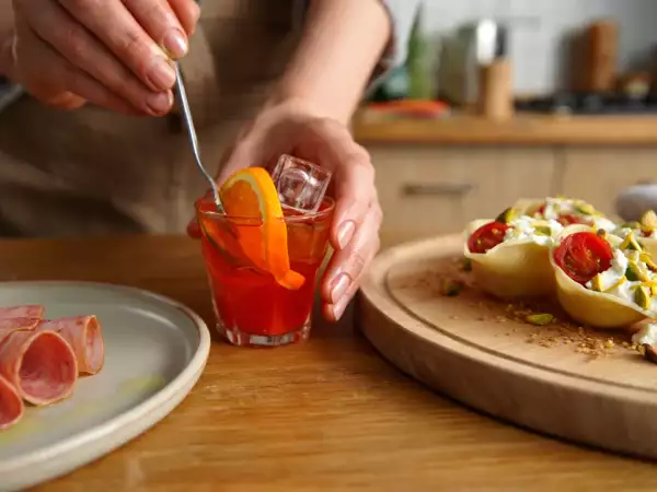 Meniul zilnic, 17 iulie: sandwich italian gourmet, conchiglioni umpluți și cocktail Negroni